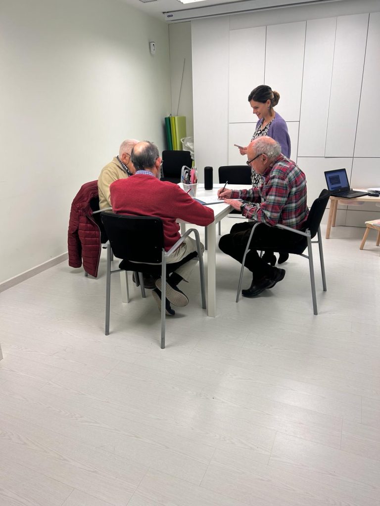 terapia de grupo para adultos mayores en madrid